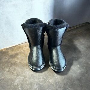 Kids Black Plush-Lined Winter Boots